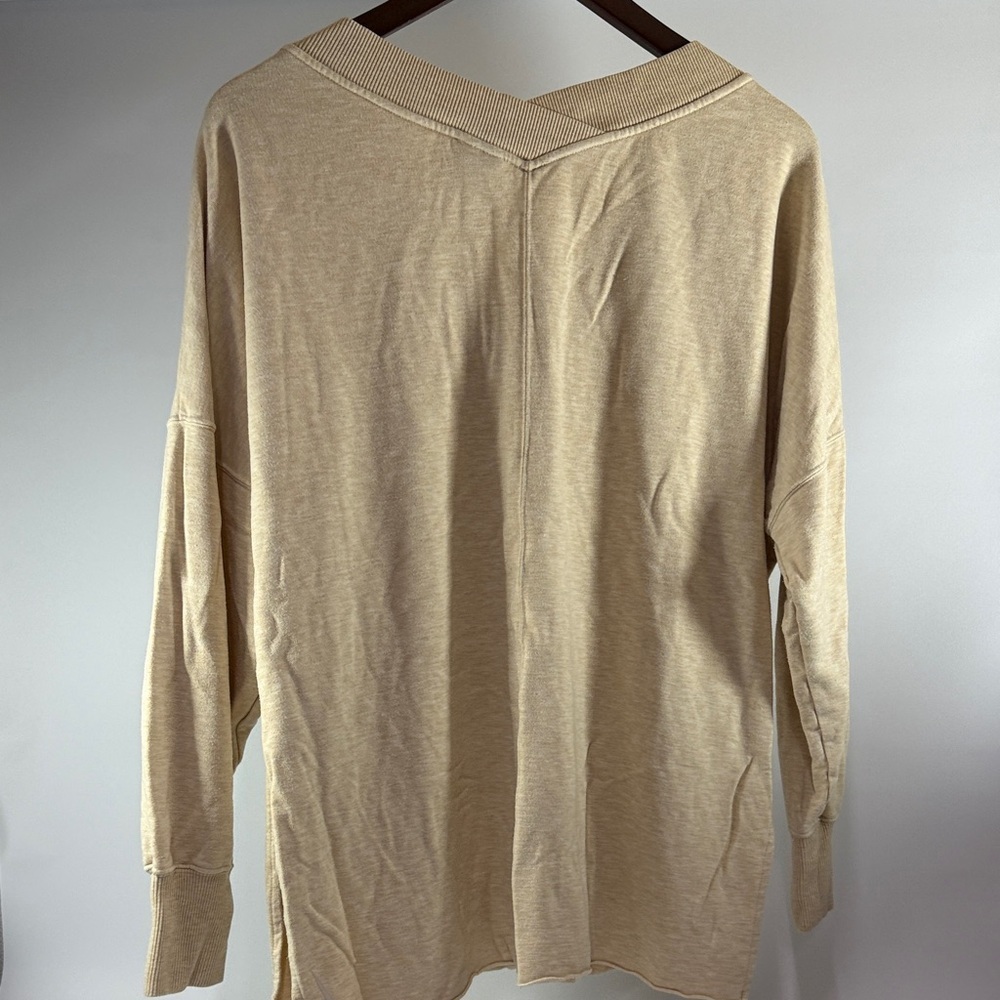 Nike Cream V-Neck Sweater Women’s Size S - Picture 3 of 10